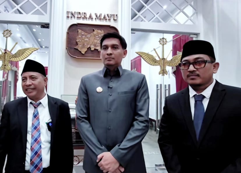 Bupati Indramayu Lucky Hakim bersama H. Nurpan (Direktur Utama) & Sunaryo (Direktur Umum) Perumdam Tirta Darma Ayu