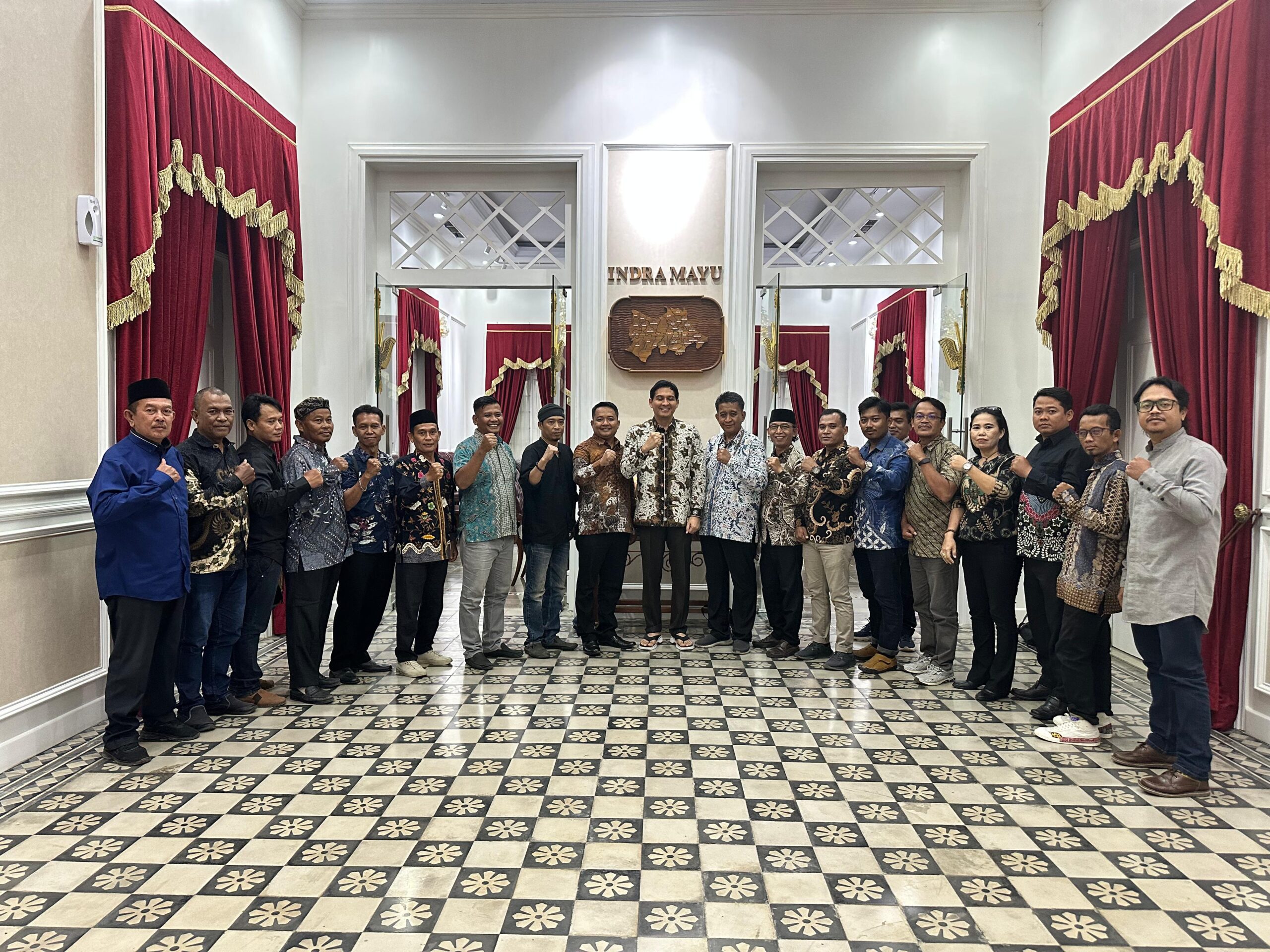 Sekertaris AMKI Jawa Barat dan Pengurus AMKI Indramayu Jalin Sinergitas dengan Bupati Indramayu Lucky Hakim