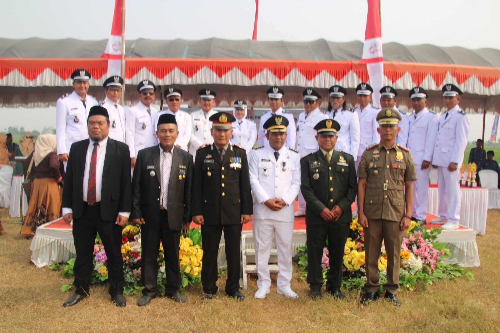 Poto Bersama Tokoh Masyarakat Desa Sukamulya, H Mulyadi bersama dengan Forkomincam Tukdana